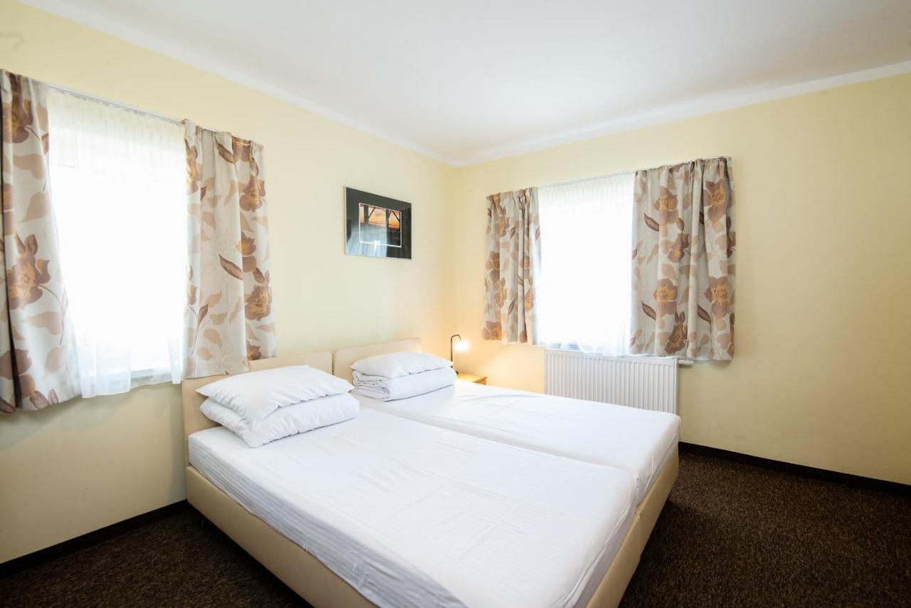 Nad Brzegiem Baltyku Hotel Sarbinowo Kültér fotó